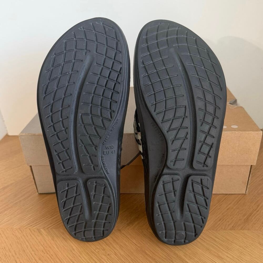 OOFOS OOlala Limited Women Recovery Thong Sandals- SZ 10 - Picture 9 of 10